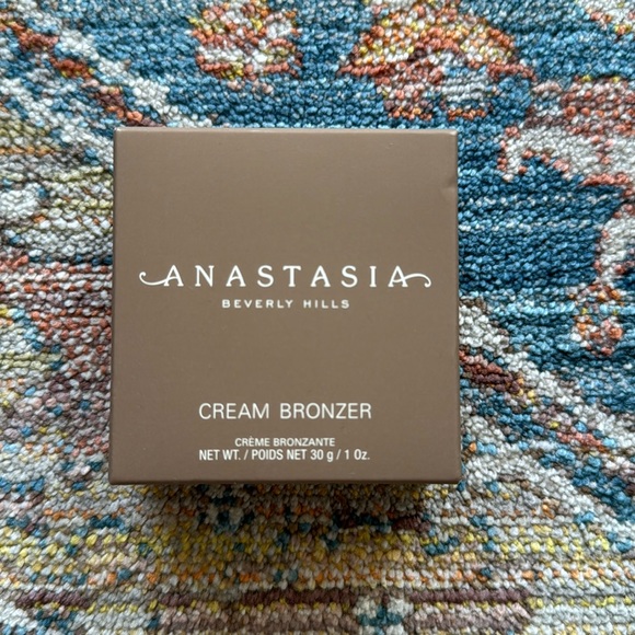 Anastasia Beverly Hills Matte Contour and Sculpt Cream Bronzer - Picture 1 of 5